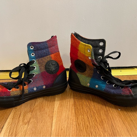 Converse x Woolrich women’s size 7 high top sneakers. - Picture 4 of 7